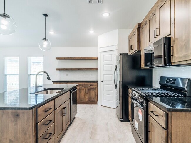 Building Photo - 1440 Emmerson St