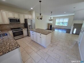 Building Photo - 10 Oak Meadows Dr