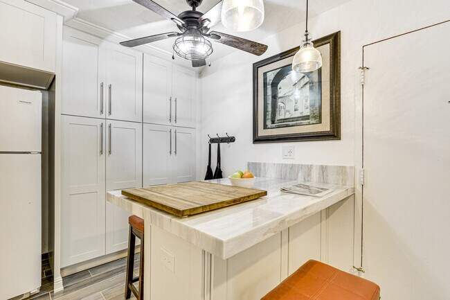 Building Photo - 265 Loma Alta Dr