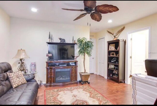 Building Photo - Charming 3BR 2.5 bath Townhome in heat of ...