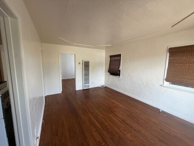 Building Photo - Beautiful Rental with Deck and Outdoor space, Near Freeways