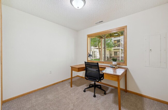 Building Photo - 3183 Frontier Dr