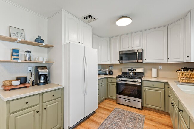 Building Photo - 1619 Riverview Terrace