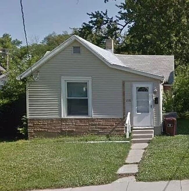 Primary Photo - 2 bed 1 bath for rent