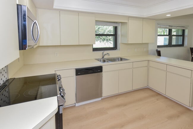 Building Photo - 1469 Vía Privada