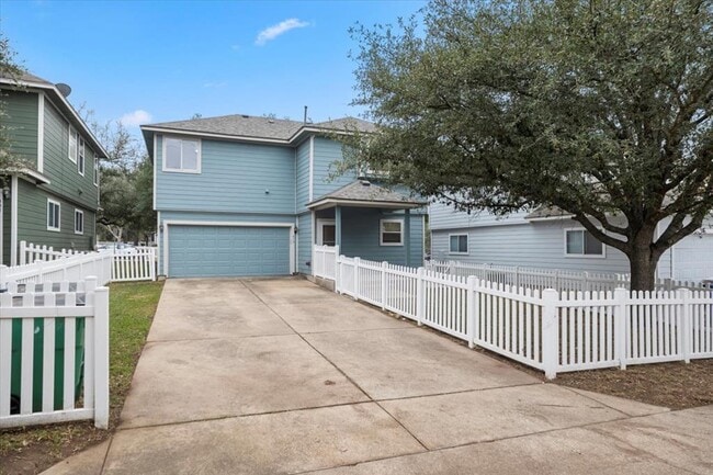 Building Photo - 410 Bandstand Ln