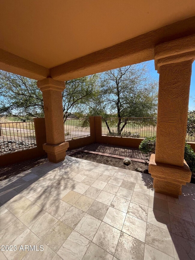 Building Photo - 1301 E Briarwood Terrace