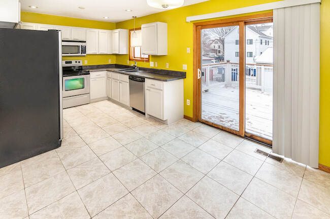 deck and kitchen - 874 22nd Ave SE