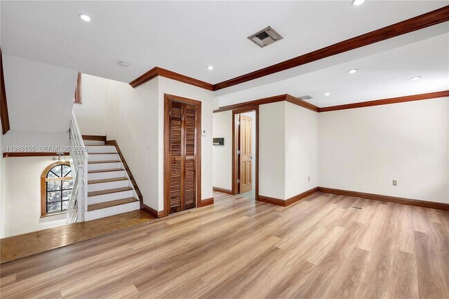 Building Photo - 231 Majorca Ave