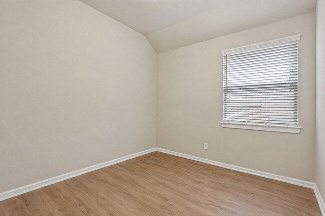 Building Photo - 7011 Golden Groundsel Dr