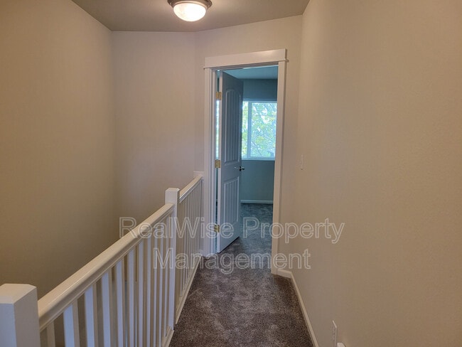 Building Photo - 2464 SW Timber View Ct