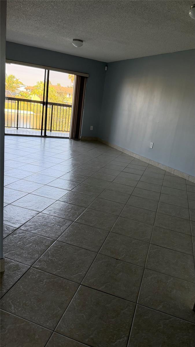 Building Photo - 9841 Nob Hill Ln