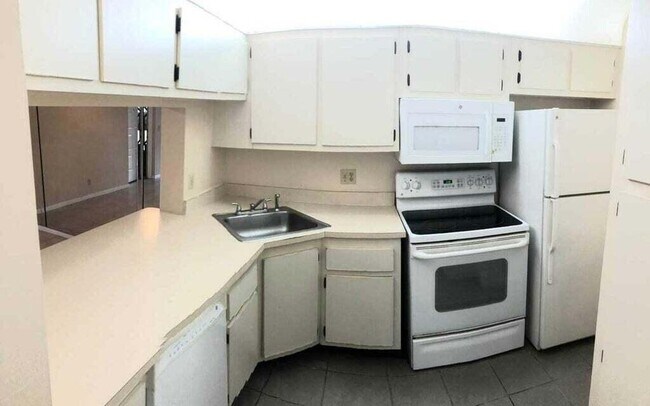 Building Photo - 202 Foxtail Dr