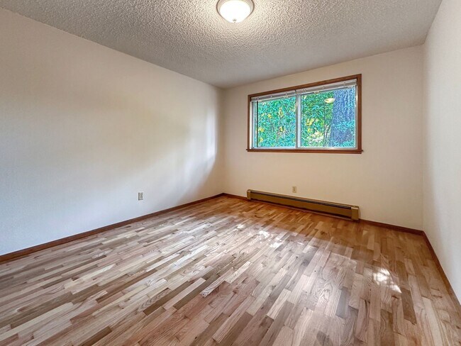 Building Photo - 3bd/1ba Redmond Home