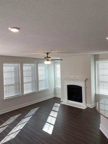Building Photo - 2408 Magalia Ln