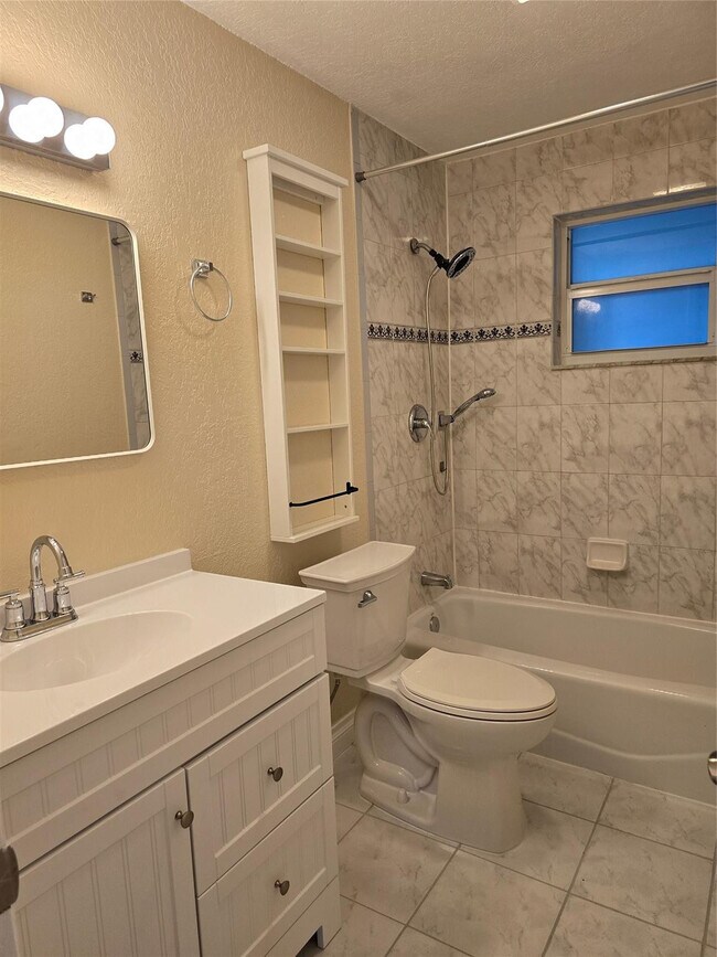 Building Photo - 1749 NW 6th Ave