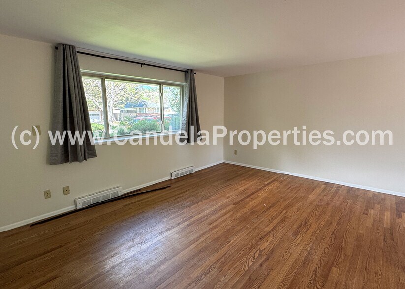 Building Photo - 1021 Adams Dr