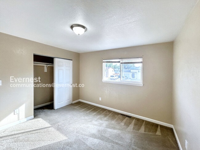 Building Photo - 1418 Luna Dr