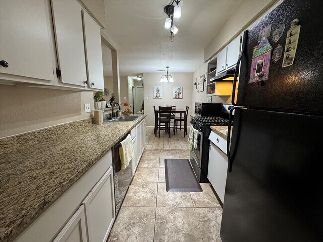Building Photo - 401 Cypress Ln