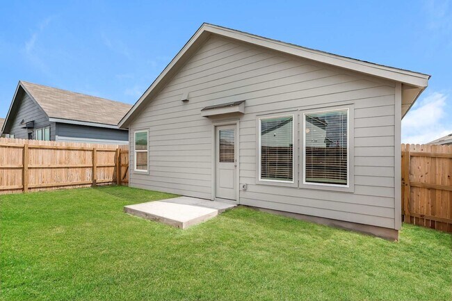 Building Photo - 3724 Axis Hl St