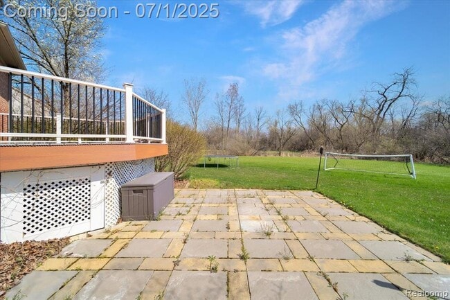 Building Photo - 2565 River Woods Dr N