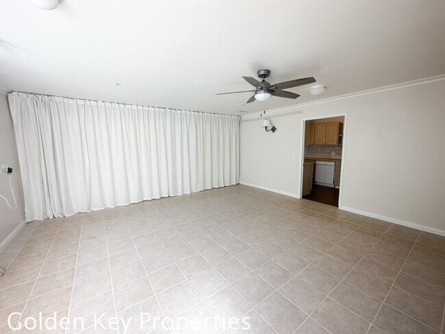 Building Photo - Spacious single-level attached guest house on private setting in Vista!