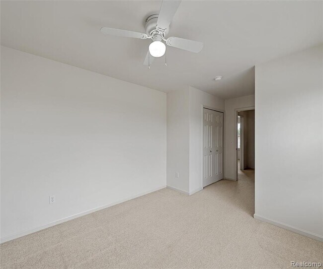 Building Photo - 5864 Willow Ridge Dr