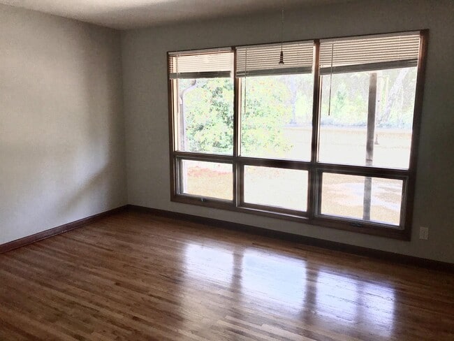 Building Photo - 24 Mathers Farm Rd