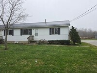 Building Photo - 3-Bedroom 2 Bath Duplex. Ravenna Ohio.