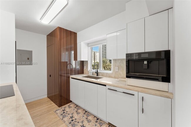 Building Photo - 5900 Collins Ave