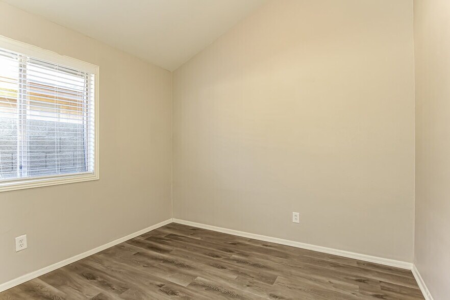 Building Photo - 11324 N 82nd Ave