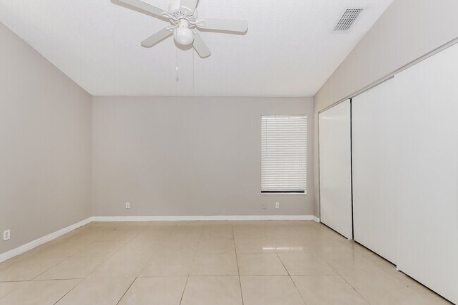 Building Photo - 12630 Shoreside Ln