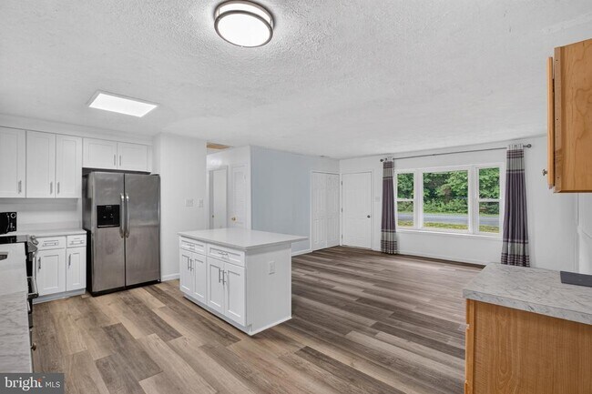 Building Photo - 21465 Indian Bridge Rd