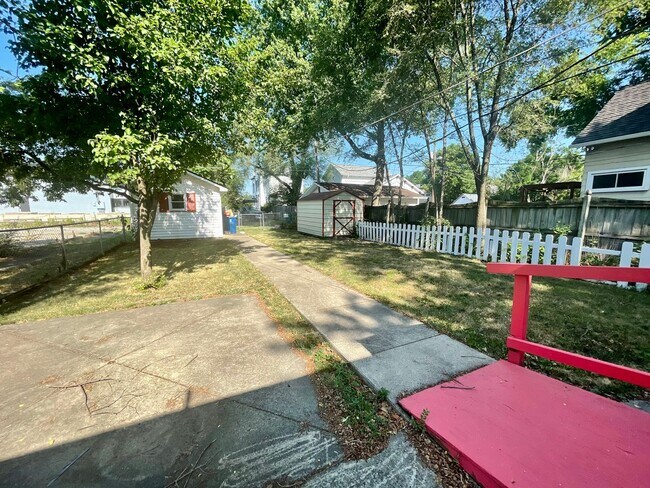 Building Photo - Farrington Grove 2 bdrm, 1 bath Beauty – Fenced Yard + Garage!