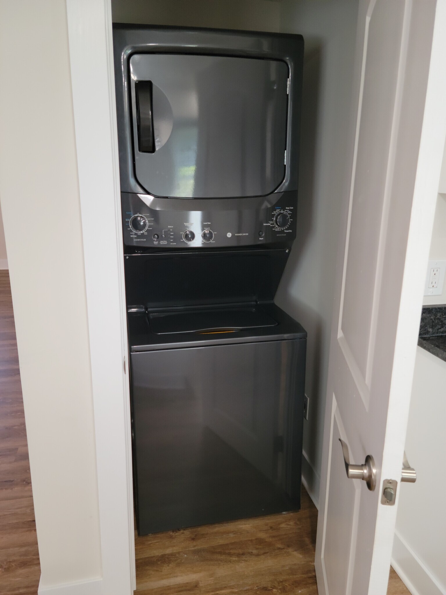 Building Photo - 498 Manatawny St