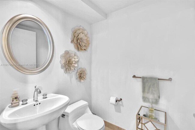 Building Photo - 848 Brickell Key Dr