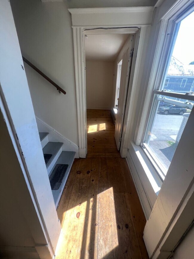 Building Photo - 52 Hickok Pl