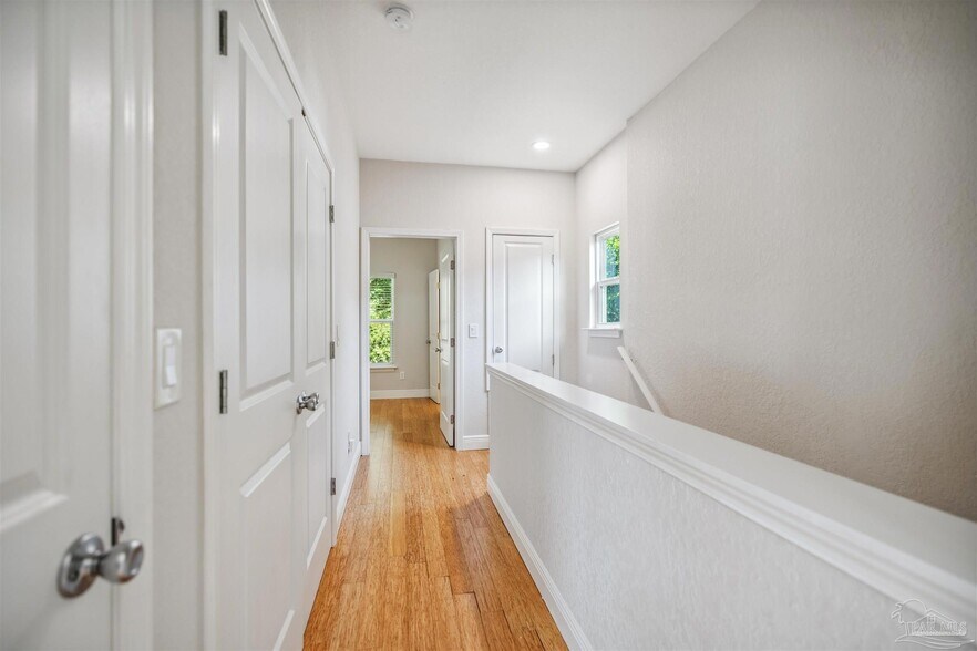 Building Photo - 912 N 8th Ave