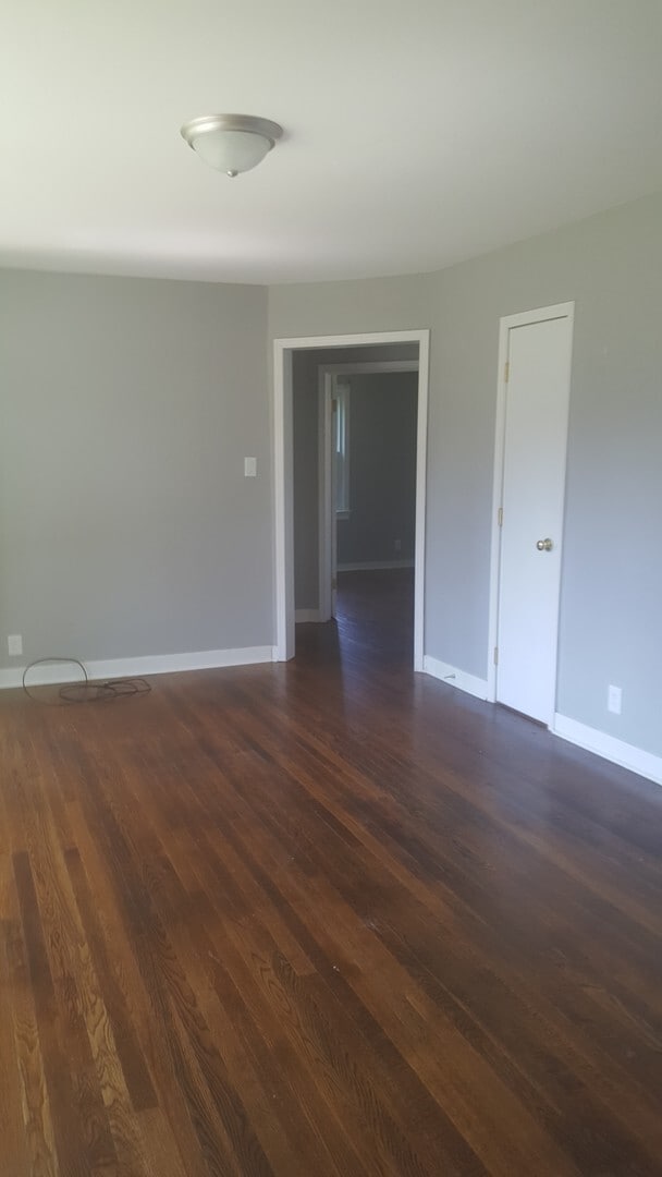 Building Photo - 104 N Cedar Ave