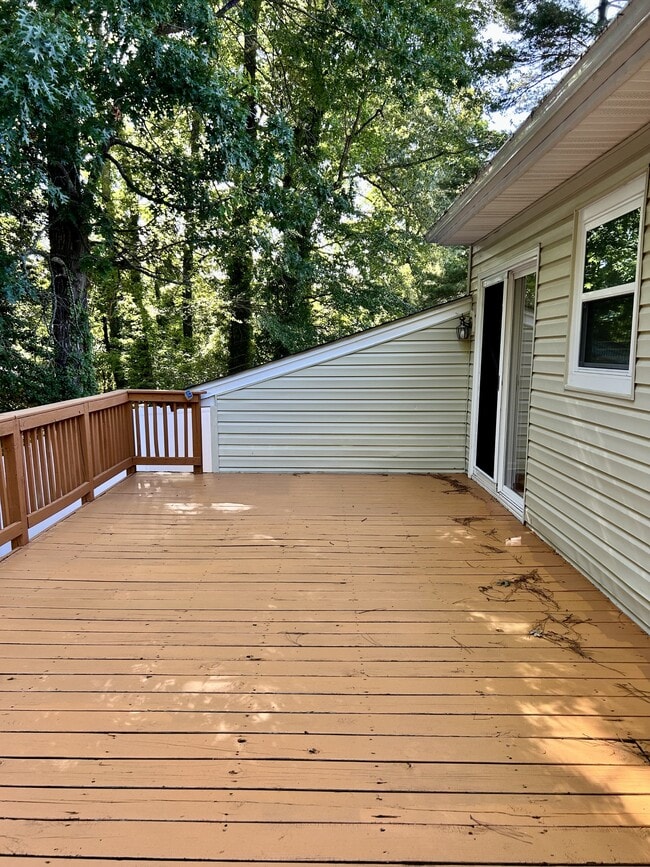 Building Photo - 46461 Rosewood Dr