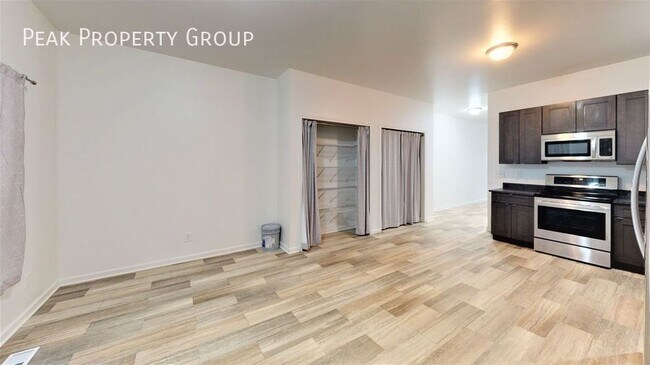 Building Photo - 423 E 18th Ave