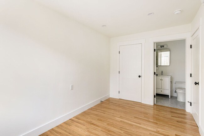 Building Photo - 3 Bed / 3 Bath at the Mohawk Residences is Now Available!