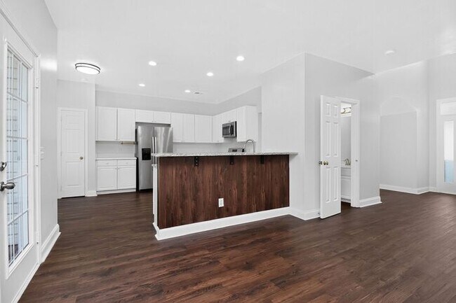 Building Photo - Spacious 4BD/2.5BA Home in Winding Creek!