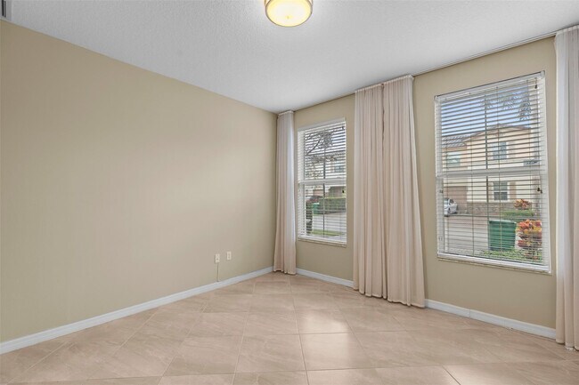 Building Photo - 5224 SW 77th Way