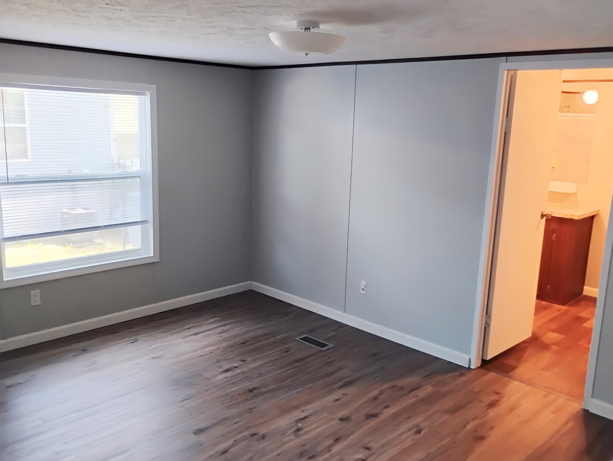 Building Photo - 111 Rainbow Dr