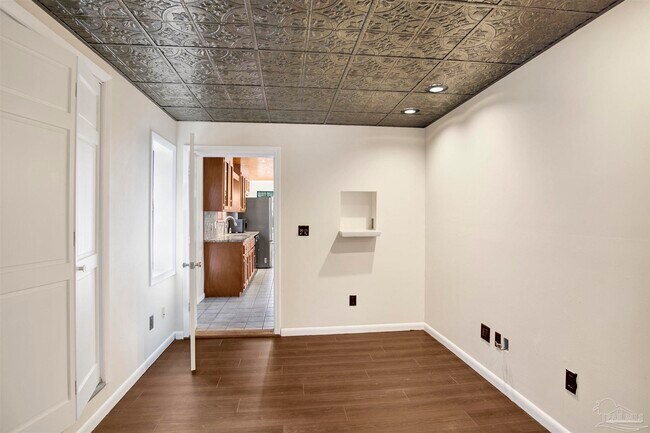 Building Photo - 525 Lakewood Rd