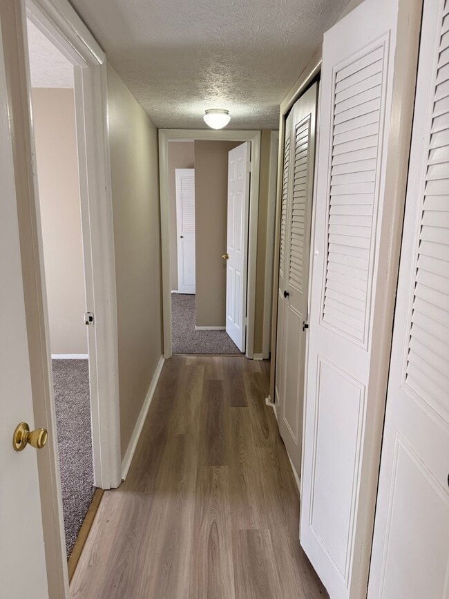 Building Photo - Hillview Area