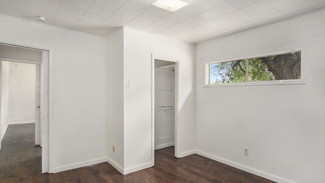 Building Photo - Beautifully Crafted 3 Bed 1 Bath Home in River Oaks!