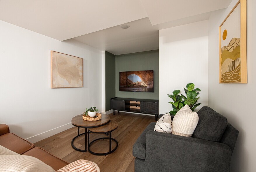 Living Room - 333 N 400 W