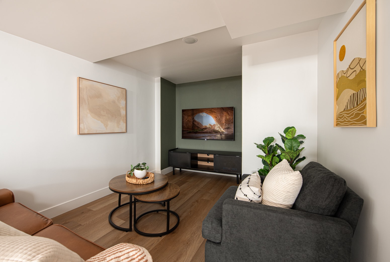 Living Room - 333 N 400 W